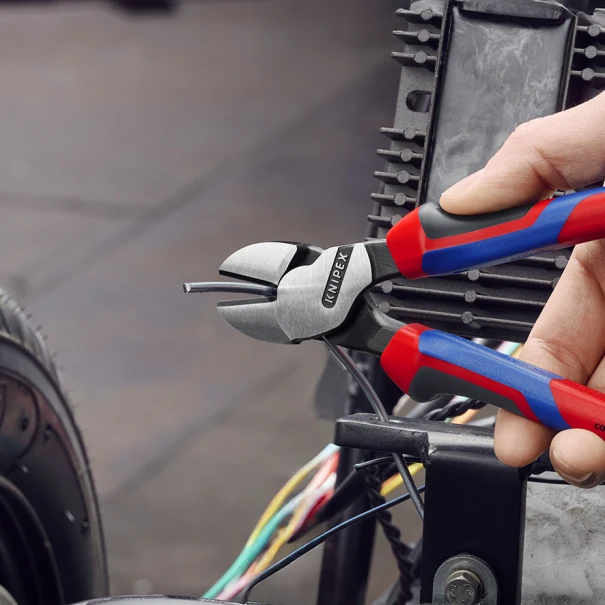 Клещи резачки странични мощни 3К KNIPEXtend, Ø4,2mm, 200mm, 74 02 200, KNIPEX