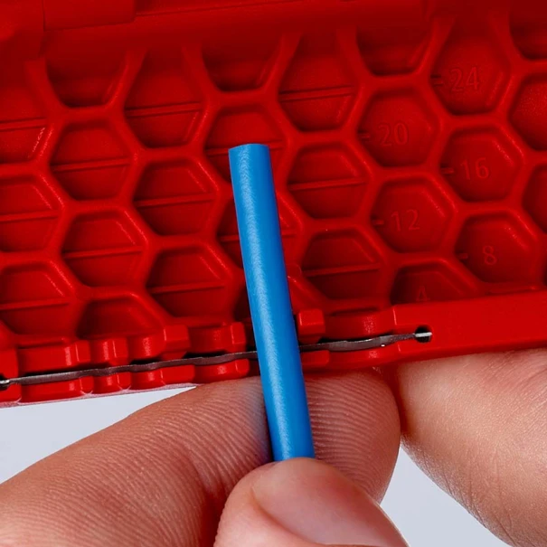 Резач за гофрирани тръби KNIPEX TwistCut, 90 22 02 SB, KNIPEX