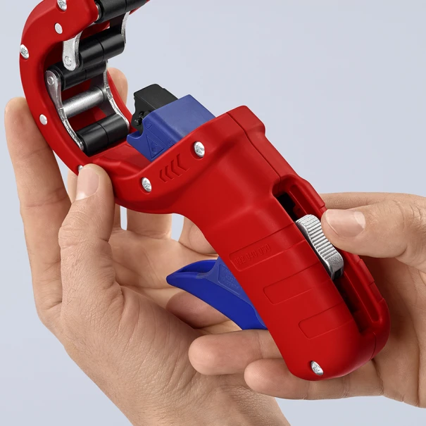 Резачка за пластмасови ВиК тръби KNIPEX DP50, 202mm, 90 23 01 BK, KNIPEX