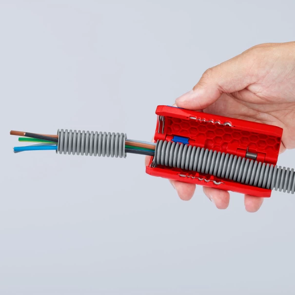 Резач за гофрирани тръби KNIPEX TwistCut, 90 22 02 SB, KNIPEX
